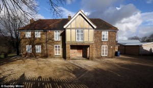 article-2565996-1BC27FDC00000578-681_634x366