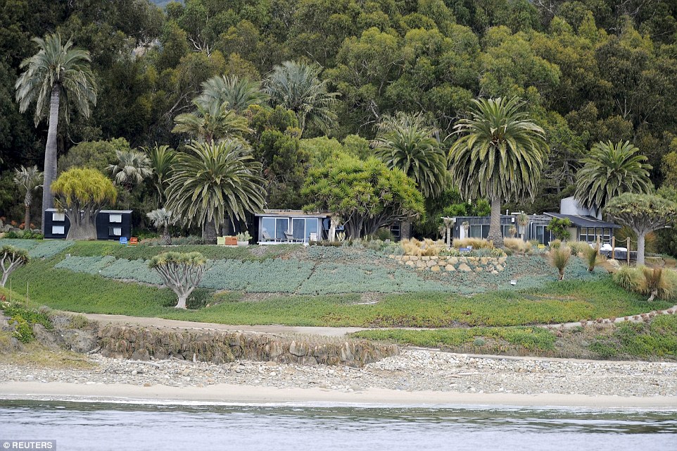 389cf38e00000578-3798575-another_cali_pad_the_two_also_have_a_5_million_home_in_santa_bar-a-45_1474387469623